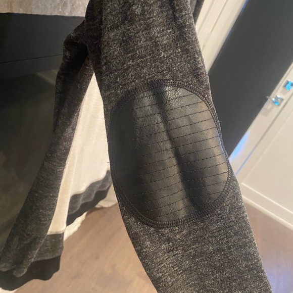 Tobi leather patch sweater shirt - Picture 5 of 5